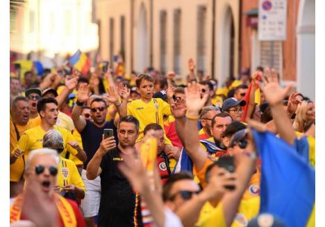 Fanii români pe străzile Cesenei (foto: Facebook, Echipa naţională de fotbal a României)