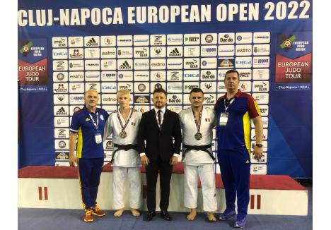 Ioan Dzitac (al doilea din stânga) și Daniel Matei (al doilea din dreapta) au obținut medalii de bronz la Judo European Open