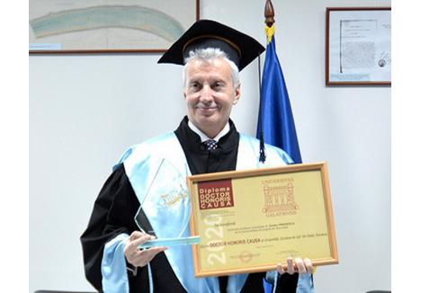 Ovidiu Predescu mai este Doctor Honoris Causa al Universităţii "Dunărea de Jos" Galaţi (sursa foto: ugal.ro)