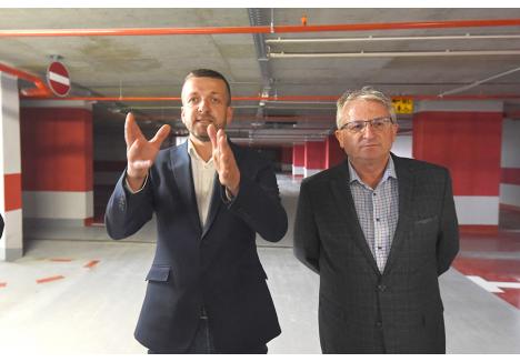 FRĂȚIE LIBERALĂ. Liberali cu state vechi, ambii crescuți în umbra actualului prim-ministru Ilie Bolojan, primarul Florin Birta (stânga) și directorul ADP, Liviu Andrica (dreapta), conduc împreună PNL Oradea, în calitate de președinte și, respectiv, de prim-vicepreședinte. Birta a refuzat să se pronunțe asupra concursului cu dedicație organizat de CA-ul provizoriu al ADP, împânzit și el de liberali