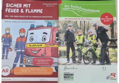 Două manuale importante în școlile din Germania: cel pentru prevenirea incendiilor (stânga) și cel pentru permisul de biciclete (dreapta)