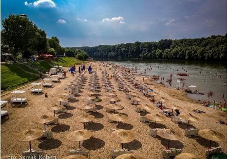Printre proiectele de bugetare participativă propuse în Oradea în acest an se numără amenajarea unei plaje în zona Crișului Repede