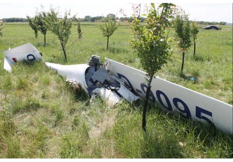 Cum a arătat planorul pilotat de Marius Onița, după tragicul accident (sursa foto: AIAS)