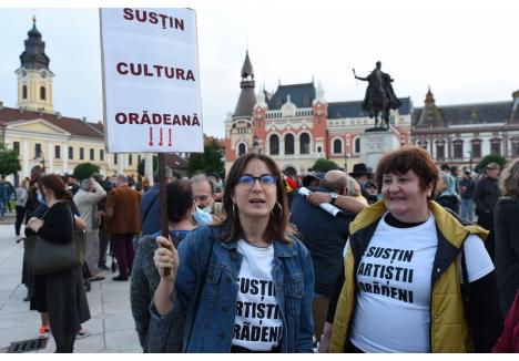 Imagine de la evenimentul de susţinere a artiştilor din Oradea, desfăşurat vinerea trecută în Piaţa Unirii