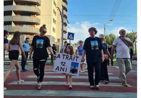 Trecerea de pietoni de lângă sediul Poliției Oradea, din Calea Aradului, va fi semaforizată. Inițiativa a avut-o familia lui Horia Chiva, micuțul de 12 ani care a murit în iunie, după ce a fost lovit când traversa regulamentar