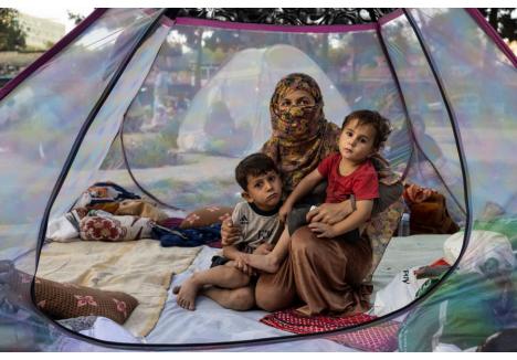 Printre zecile de mii de cetățeni care au fugit din calea talibanilor se numără și mame cu copii mici care își doresc să fugă din țara lor  (Sursa foto: Digi24.ro/ GettyImages)