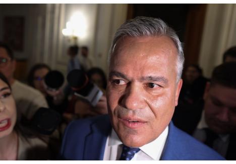 Adrian Veștea, la sosirea în Parlament, pentru ședința BPN a PNL (Inquam Photos / George Călin)
