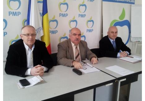 Sorin Borza, Attila Marton şi Alin Puşcău (secretar executiv al PMP Bihor)