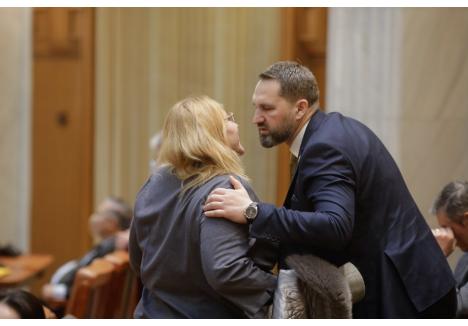 Diana Șoșoacă și Mihai Lasca, în Parlamentul României (Inquam Photos / George Călin)