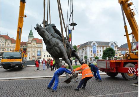 Mutarea statuii lui Mihai Viteazul din Piața Unirii din Oradea, 2019