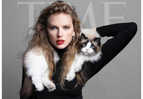 Taylor Swift a pozat alături de una dintre pisicile ei pentru coperta Revistei Time, când a fost desemnată „Persoana anului” (sursa: Instagram / Taylor Swift)