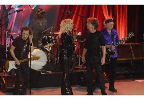Lady Gaga a fost invitată pe scenă, la petrecerea prilejuită de lansarea noului album The Rolling Stones (sursa foto: captură video)