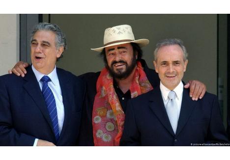 José Carreras (dreapta) a cunoscut faima mondială şi datorită concertelor şi înregistrărilor în formula "Cei trei tenori", alături de Luciano Pavarotti şi Plácido Domingo