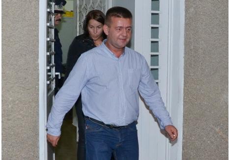 Procurorul Vasile Popa (foto) a lăsat liberă şefia Parchetului după ce a ajuns în arestul Poliţiei, cu mai multe acuze pe numele lui