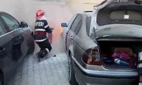 Maşină în flăcări, în parcarea complexului mizericordienilor (FOTO/VIDEO)