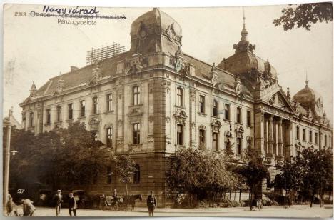 Palat în înnoire: Fosta Policlinică Mare, Palatul Finanţelor, o clădire emblematică din Oradea, dar lăsată decenii în stare de ruină, se restaurează (FOTO)
