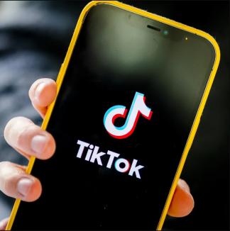 TikTok a primit o amendă uriașă de la UE. De ce a fost sancționată rețeaua de socializare