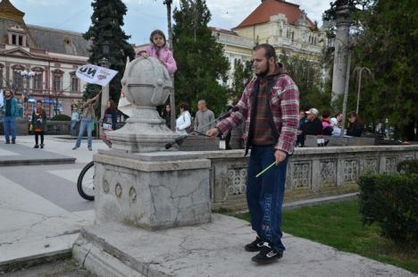 Cu tobe, buciume şi jonglerii cu foc, împotriva exploatărilor de la Roşia Montană (FOTO)