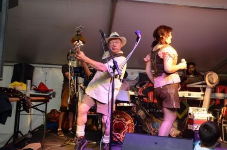 Sute de oameni, muzică şi multă veselie la Oktoberfest (FOTO)