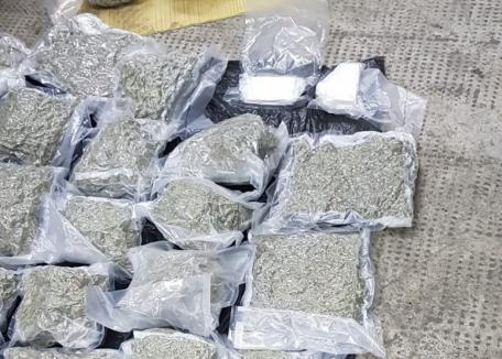 Captură de proporţii în Borş: Trei bărbați au încercat să introducă în țară 17 kilograme de cannabis și 350 grame de cocaină! (FOTO / VIDEO)