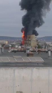 Incendiu la fabrica Zahărul: Un turn de răcire a ars ca o torţă (FOTO/VIDEO)