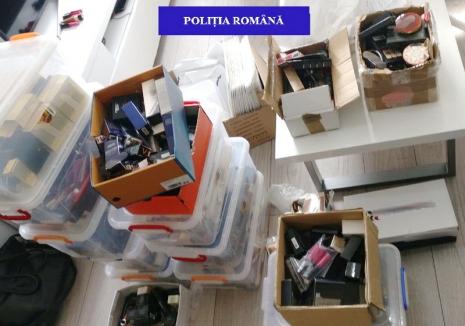Percheziţii în Oradea: Peste 2.000 de parfumuri, cosmetice şi haine au fost confiscate de polițiști (FOTO)