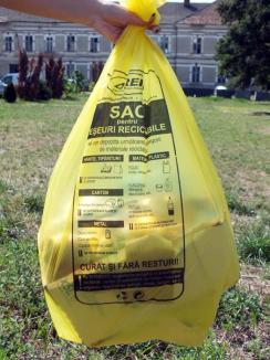 Saci noi, pentru tot anul: În locul sacilor galbeni refolosibili, orădenii de la case vor primi o rolă cu 25 de saci de unică folosinţă
