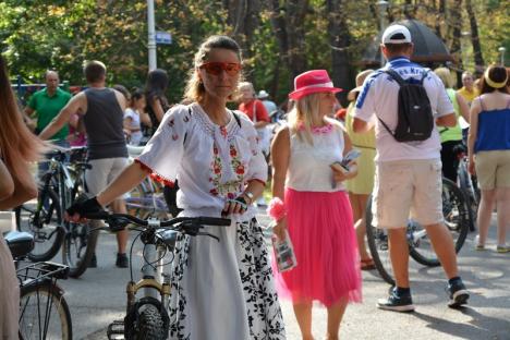 SkirtBike 2018: Orădencele au pedalat prin oraş, îmbrăcate în fuste şi ii (FOTO/VIDEO)