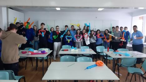 Tineri din Oradea, instruiți cum să fie buni voluntari, în Săptămâna Națională a Voluntariatului (FOTO)