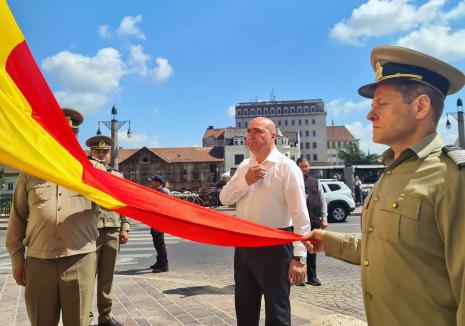 Ziua Drapelului în Oradea: Participanți puțini la festivitățile din Piața Unirii (FOTO / VIDEO)