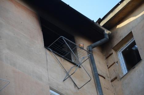 Incendiu cu inundaţie. Un incendiu declanşat la etajul patru al unui bloc a provocat inundarea tuturor locuinţelor din imobil (FOTO)