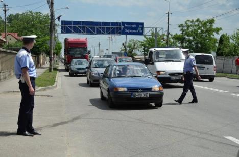 Accident pe Calea Clujului: Patru victime, printre care şi un bebeluş de opt luni, au fost transportate la spital (FOTO)