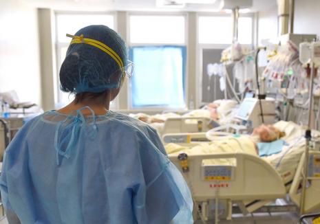 O zi la ATI Covid: Mărturiile dramatice ale unor bolnavi, medici şi asistente din secţiile de Terapie Intensivă ale Spitalului Municipal Oradea (FOTO / VIDEO)