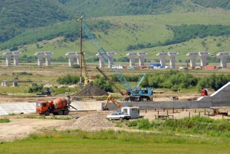 Autostrada minciunilor: În Bihor, lucrările la autostradă vor costa mai mult şi vor fi gata tot la Sfântu-Aşteaptă!