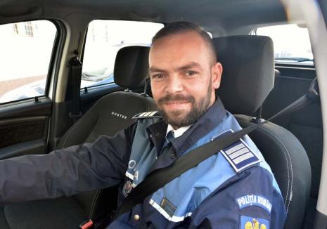 Poliţistul de pe Facebook: Cine este poliţistul care anunţă pe internet locul din care îi vânează pe vitezomani