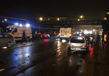 Accident cu 4 maşini în zona Podului CFR din Oradea: O persoană a ajuns la spital (FOTO)