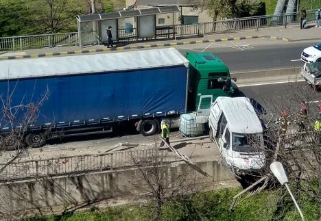 Accidentul de pe podul Densuşianu: Şoferul TIR-ului a fost 'neatent', autoutilitara OTL nu era semnalizată corespunzător