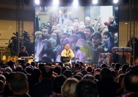 Aseară, pe-nserate! Ştefan Hruşcă a blocat traficul spre ERA Park cu un concert de colinde care a atras mii de spectatori (FOTO/VIDEO)