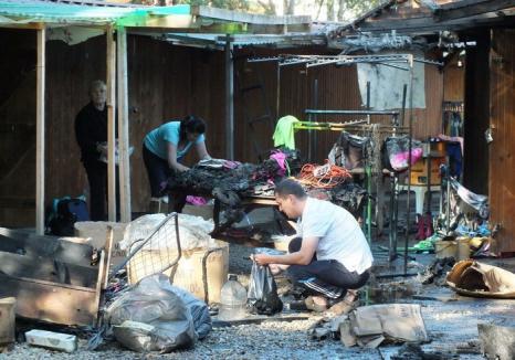 Băile Felix sub flăcări: Un incendiu provocat intenţionat a mistuit bazarul din centrul staţiunii (FOTO/VIDEO)