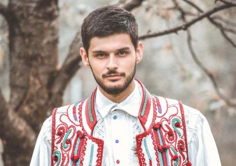 Studentul cojocar: Povestea tânărului de doar 21 de ani din Bihor care confecţionează cojoace tradiţionale bihorene (FOTO)