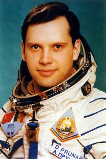 Cu ochii pe cer: Orădenii, invitaţi să afle din tainele astronomiei, unul dintre 'profesori' urmând să fie singurul cosmonaut român, Dumitru Prunariu