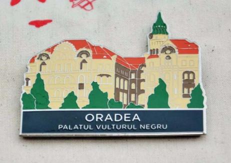 Suvenirurile cu Oradea, pe piaţă: De unde se pot cumpăra magneţi, sacoşe sau brelocuri 'branduite' cu oraşul
