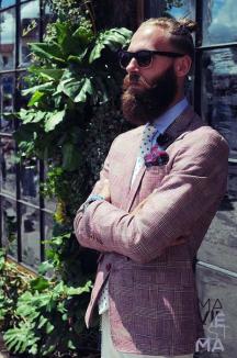 Laviniu cel frumos: Un manechin orădean şi-a câştigat în doar trei ani un loc în galeria celor mai stilaţi bărbaţi din lume
