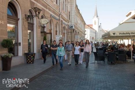 Poftiţi la plimbare! Localnicii şi turiştii care vizitează Oradea, invitaţi la tururi ghidate