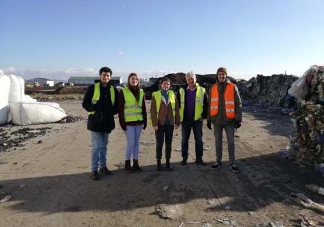 Reciclare ca în Europa! Patru tineri din Spania şi Germania vor să-i înveţe pe orădeni cum să facă din gunoaie compost