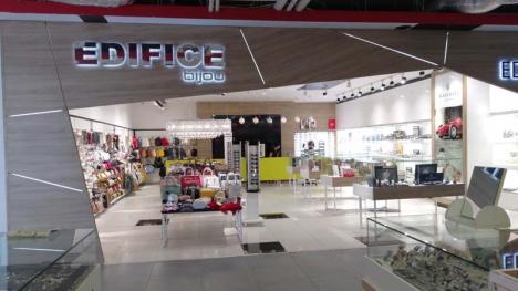Crişul în întinerire: Din iniţiativa noilor proprietari, Crişul Shopping Center din Oradea îşi schimbă înfăţişarea (FOTO)