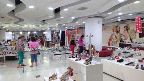 Crişul în întinerire: Din iniţiativa noilor proprietari, Crişul Shopping Center din Oradea îşi schimbă înfăţişarea (FOTO)
