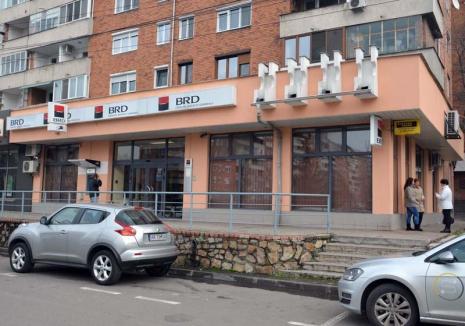Hoaţă la ghişeu: O funcţionară a BRD din Oradea s-a 'servit' din conturile clienţilor băncii timp de 5 ani