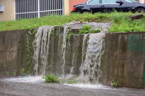Oradea sub potop: Suntem expuşi inundaţiilor, pentru că nu sunt bani pentru extinderea canalizării