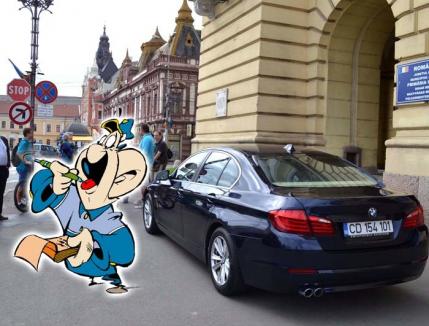 Parcare nediplomatică: Maşina ambasadorului Poloniei, lăsată pe trotuarul din faţa Primăriei